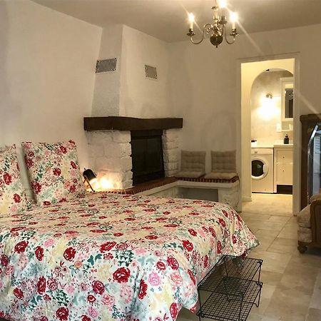 Le Colostre T2 Saint-Martin-de-Brômes Dış mekan fotoğraf