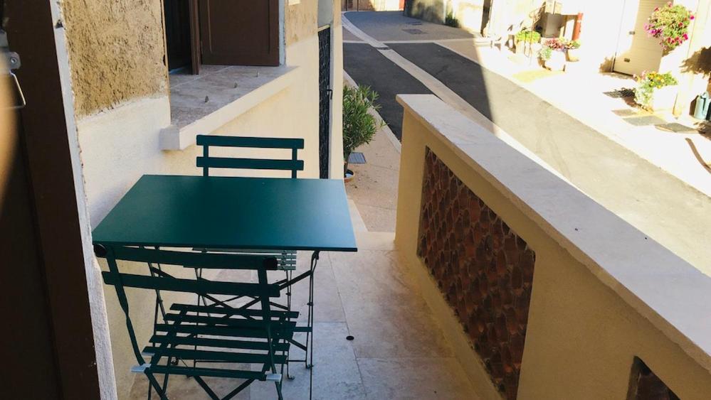Le Colostre T2 Saint-Martin-de-Brômes Dış mekan fotoğraf